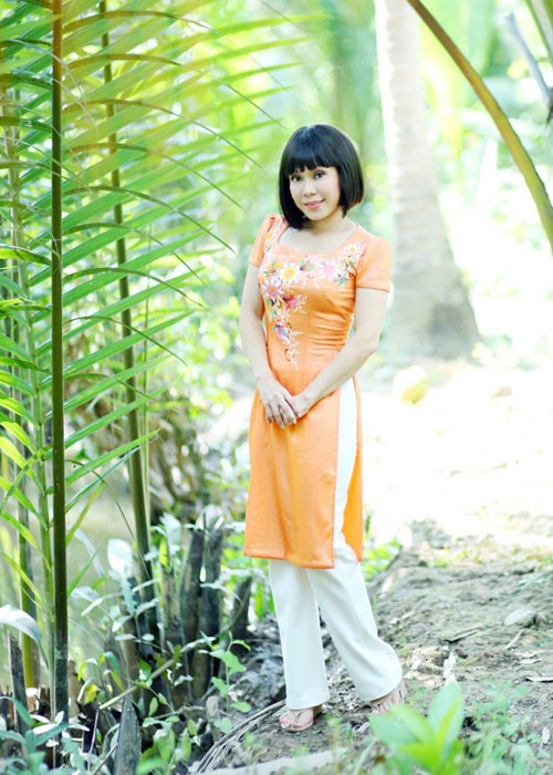 Viet Huong tre trung voi ao dai tren song nuoc mien Tay-Hinh-5